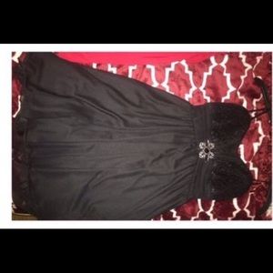 I am selling this semi dress.