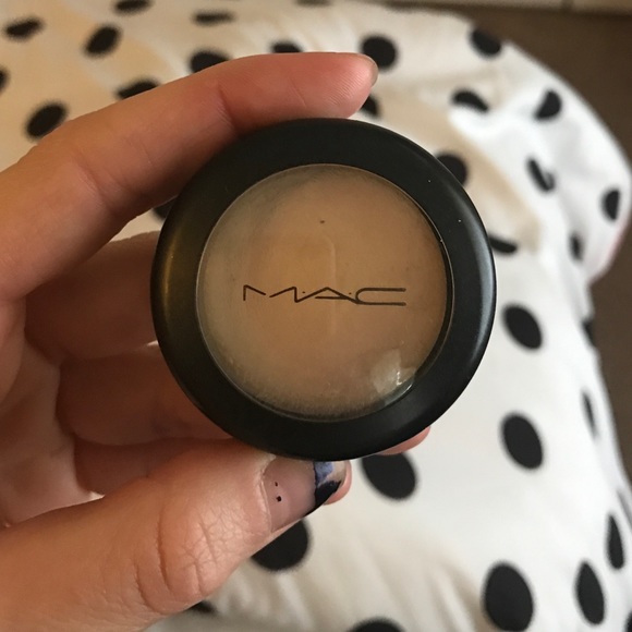 MAC pearl frost