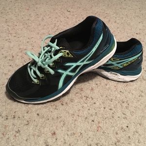 Size 8.5 ASICS GT-2000 women's running shoes