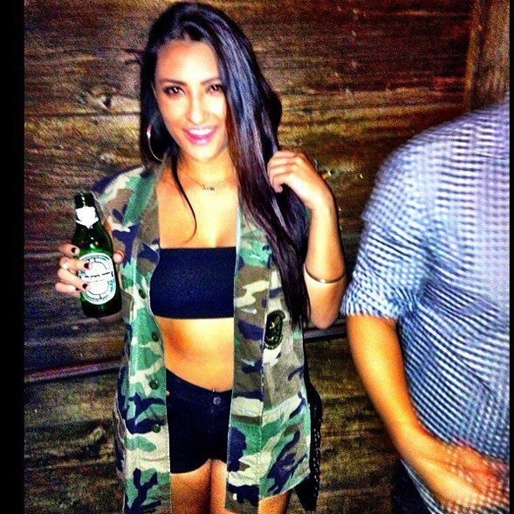 Army vest with patches 👩🏼‍✈️