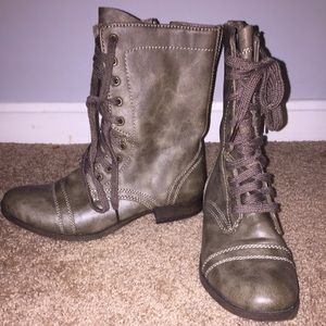 Candies 7.5 gray boots