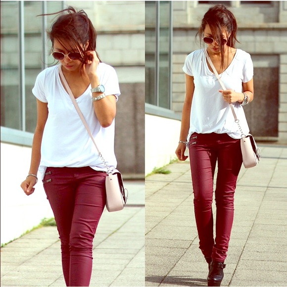 😍 NOW BOGO Free ! White Stretch V- Neck Tee - Picture 3 of 6