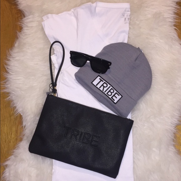 😍 NOW BOGO Free ! White Stretch V- Neck Tee - Picture 4 of 6