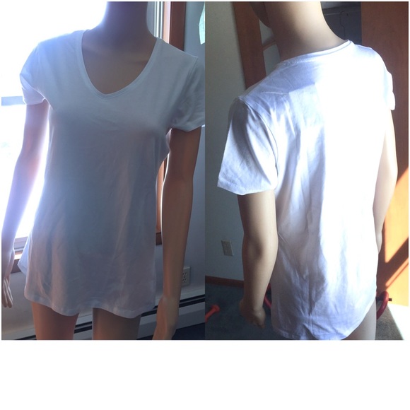 😍 NOW BOGO Free ! White Stretch V- Neck Tee - Picture 5 of 6