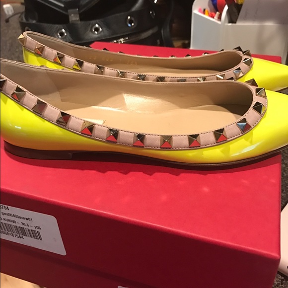 Valentino(SOLD)❌ - Picture 2 of 4