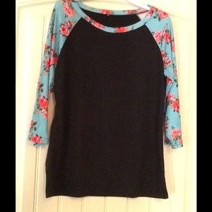 Black/Floral Sleeve Top
