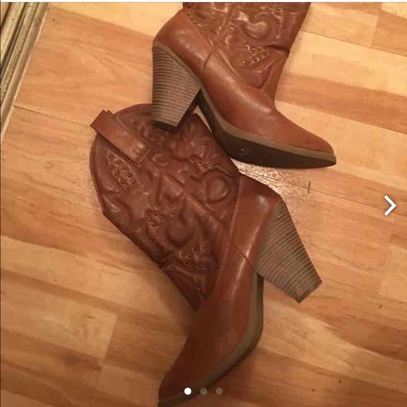 Cowgirl Boots - Size 10