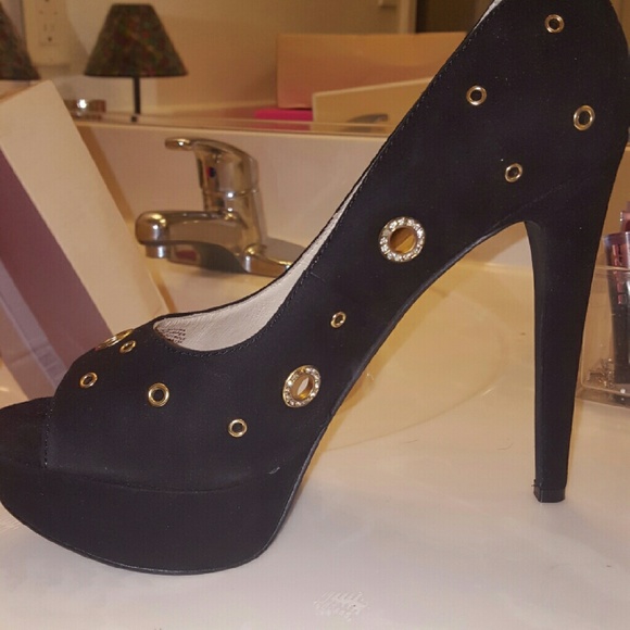 Black Michael Kors pumps