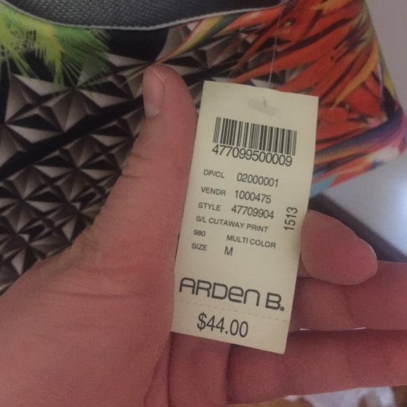 NWT ARDEN B top - Picture 3 of 3