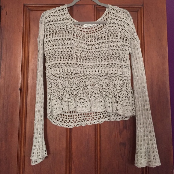 Super cute cutout top