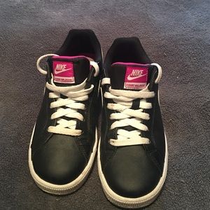 Nike Court Majestic Street Shoes