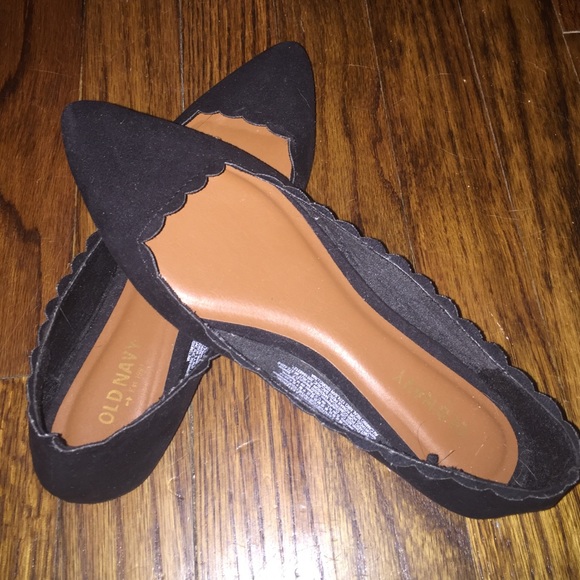 Black scalloped flats!