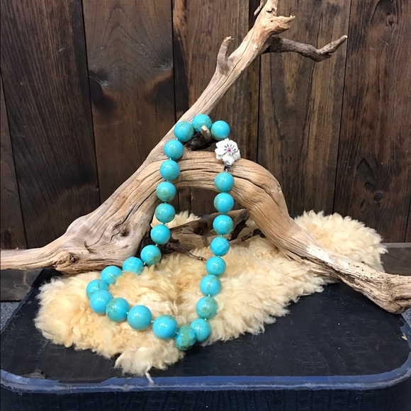 Stella and Dot brooch style necklace