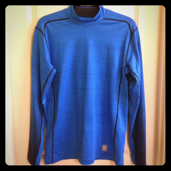 NIKE pro combat training top