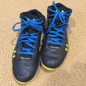 Boys Under Armour Basketball shoes