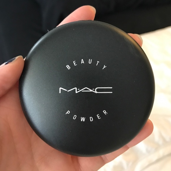MAC too chic beauty powder