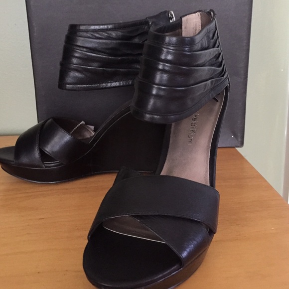 Heidi Klum Chloe Black Leather Heels - Picture 2 of 4