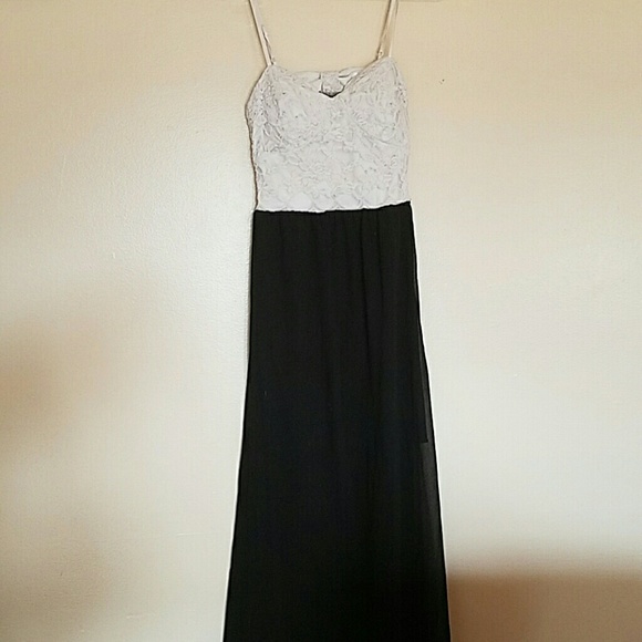 4/ $15 Cute Black and White Maxidress