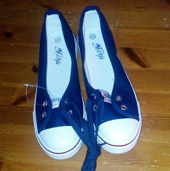 $$PRICE DROP$$ New navy blue/white fem sneakers