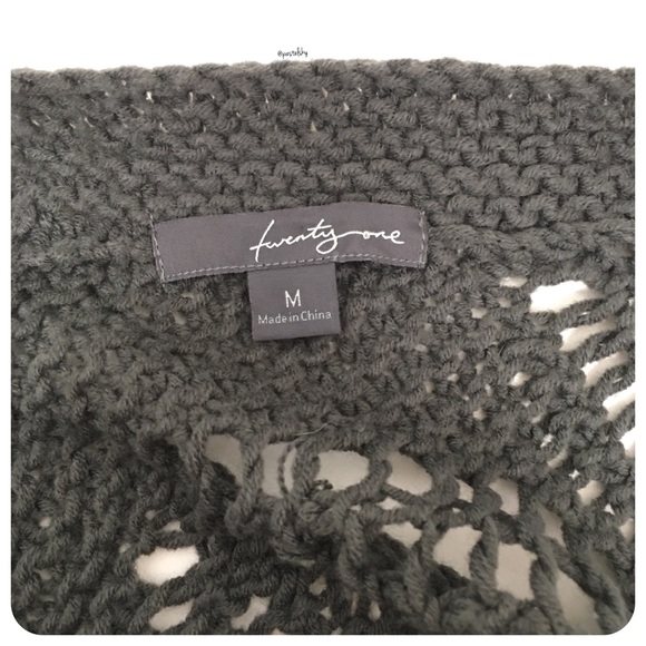 F21 box crochet sweater - Picture 4 of 4