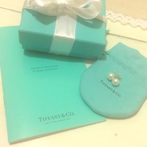 Tiffany's Pearl Earings