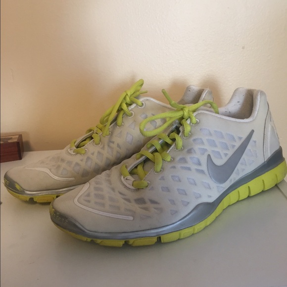 White Nike Frees sz 7