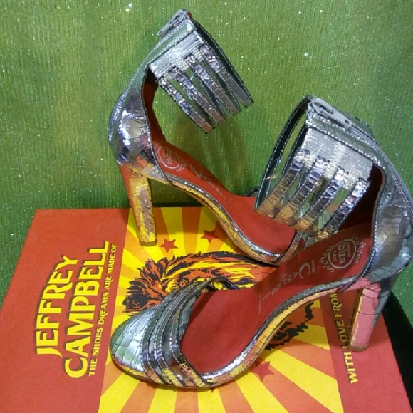 Heels - Picture 4 of 4