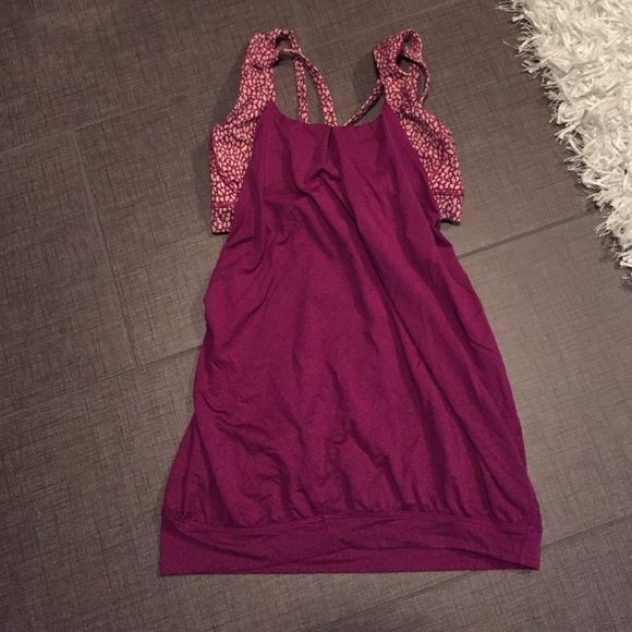 Lululemon workout top w/ sports bra attached
