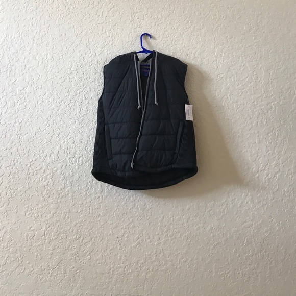 Black puffy vest - Picture 1 of 3