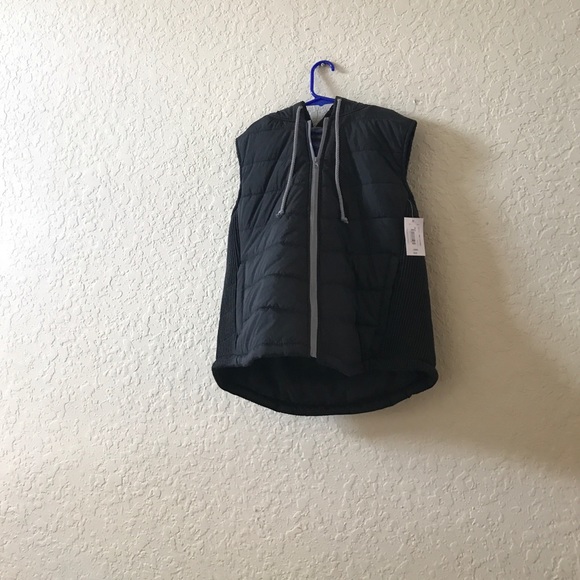 Black puffy vest - Picture 3 of 3