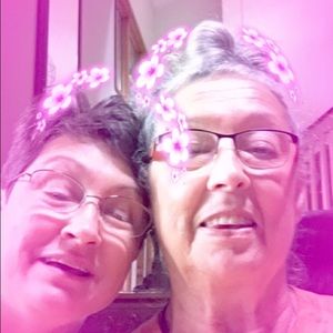 Meet your Posher, Elaine