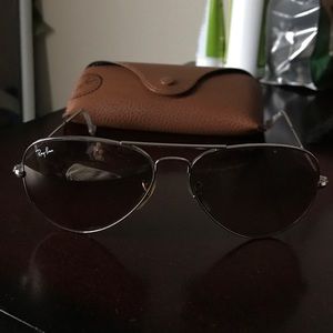 Ray ban slvr aviator sunglasses (lenses scratched)