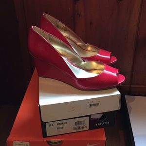 Alfani red wedges || size 8.5