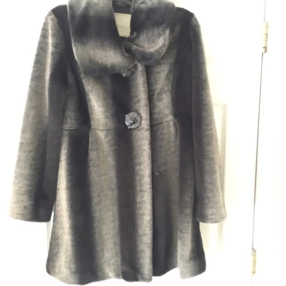 Weatherproof women's coat