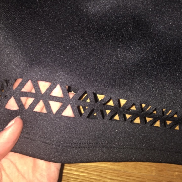 Urban Outfitters cutout crop top - Picture 3 of 3