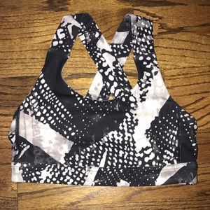 Black and white lululemon sports bra!! Size 6