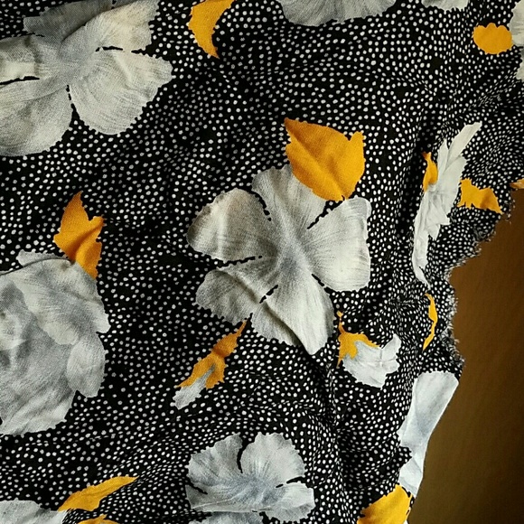 Square Scarf - Picture 2 of 2