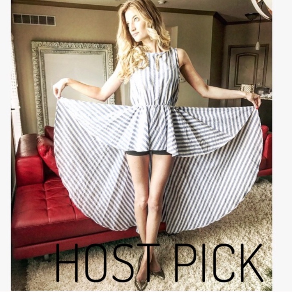 🎉HP🎉high low striped ruffled top