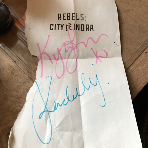 Kylie and Kendall Jenner's Signatures