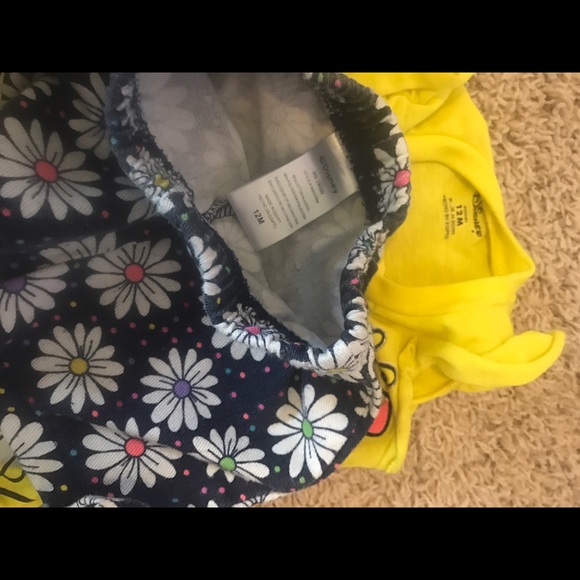 12 months Minnie Mouse short and blouse out fit. - Picture 3 of 4