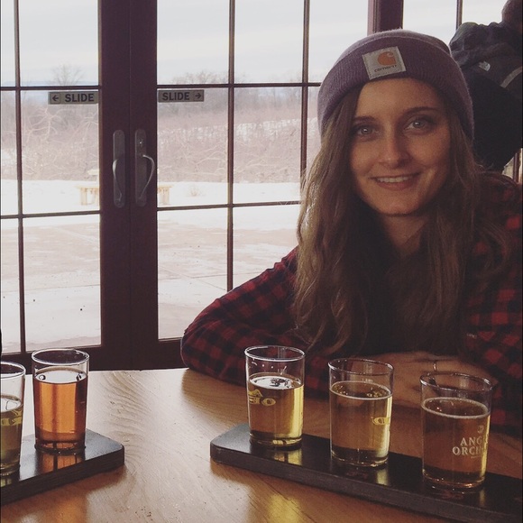 Meet your Posher, Emily - Picture 2 of 2