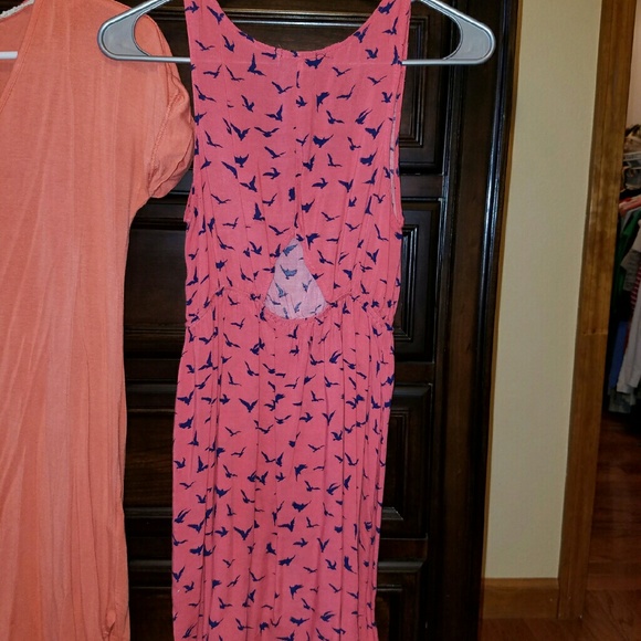 Dresses - Picture 2 of 3
