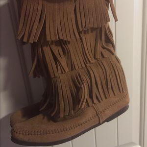 Minnetonka 3-Layer Suede Fringe