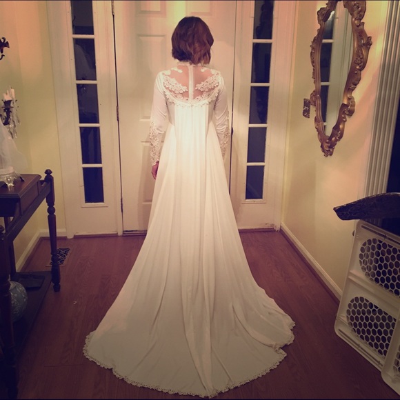 Gorgeous vintage wedding dress with veil