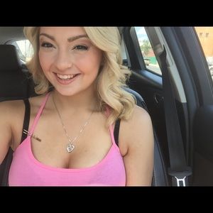 Meet your Posher, Alyssa