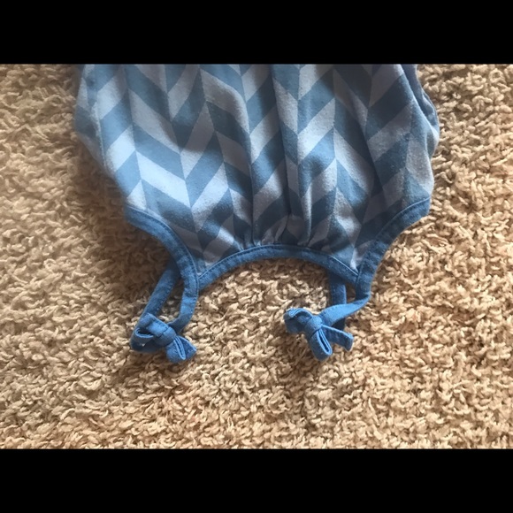 Blue chevron striped romper - Picture 4 of 4