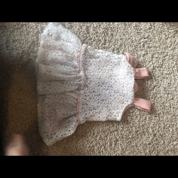 Cutest dress EVER!   12 months - Picture 2 of 4