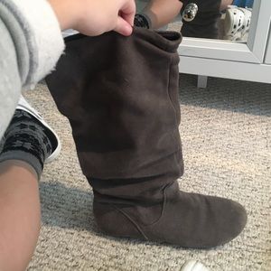 Grey boots