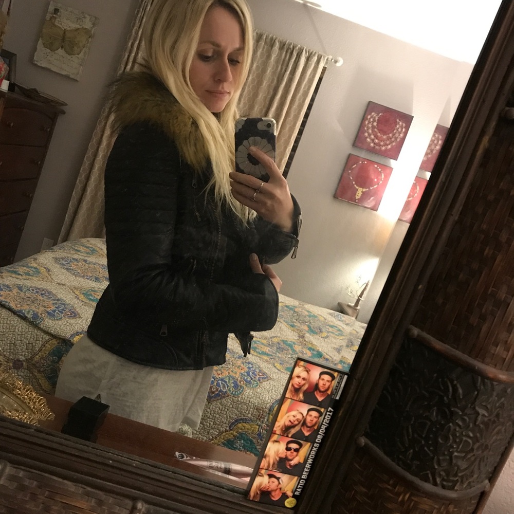 Leather jacket with fur collar - Picture 6 of 8