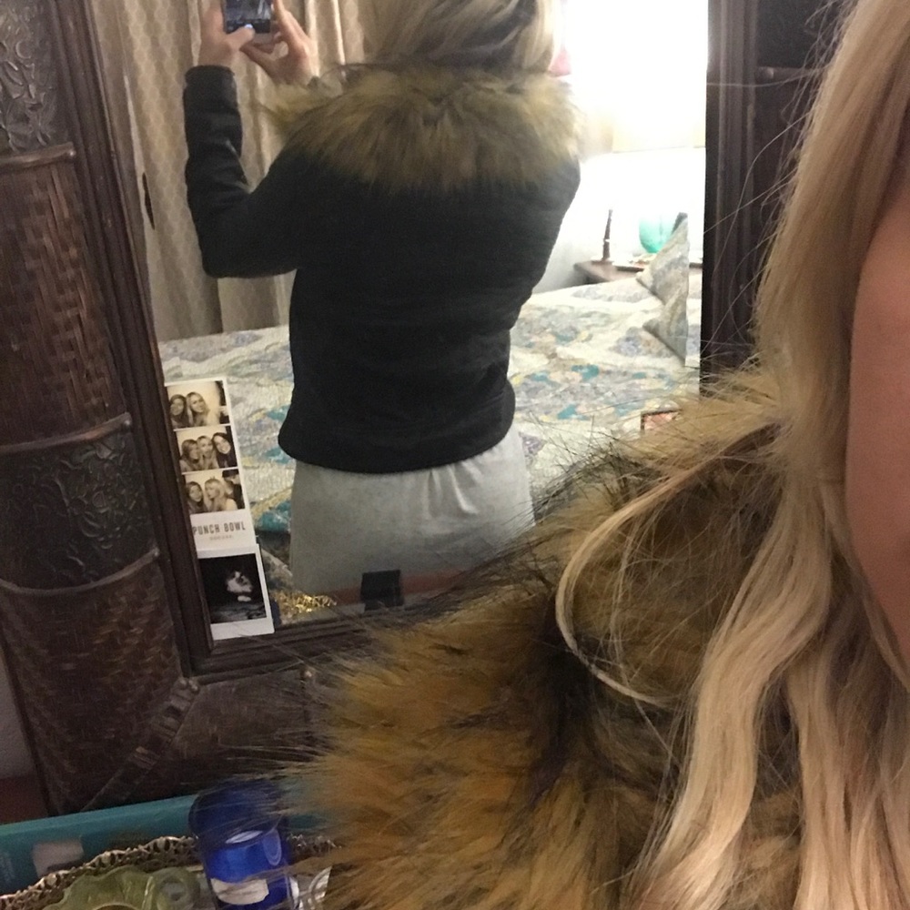 Leather jacket with fur collar - Picture 7 of 8